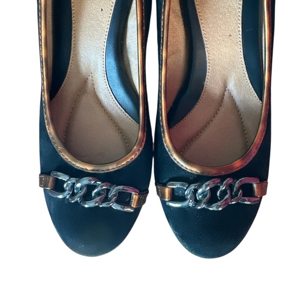 Sofft Eurosport Black suede heels with leopard trim and gun metal chain - Picture 2 of 7